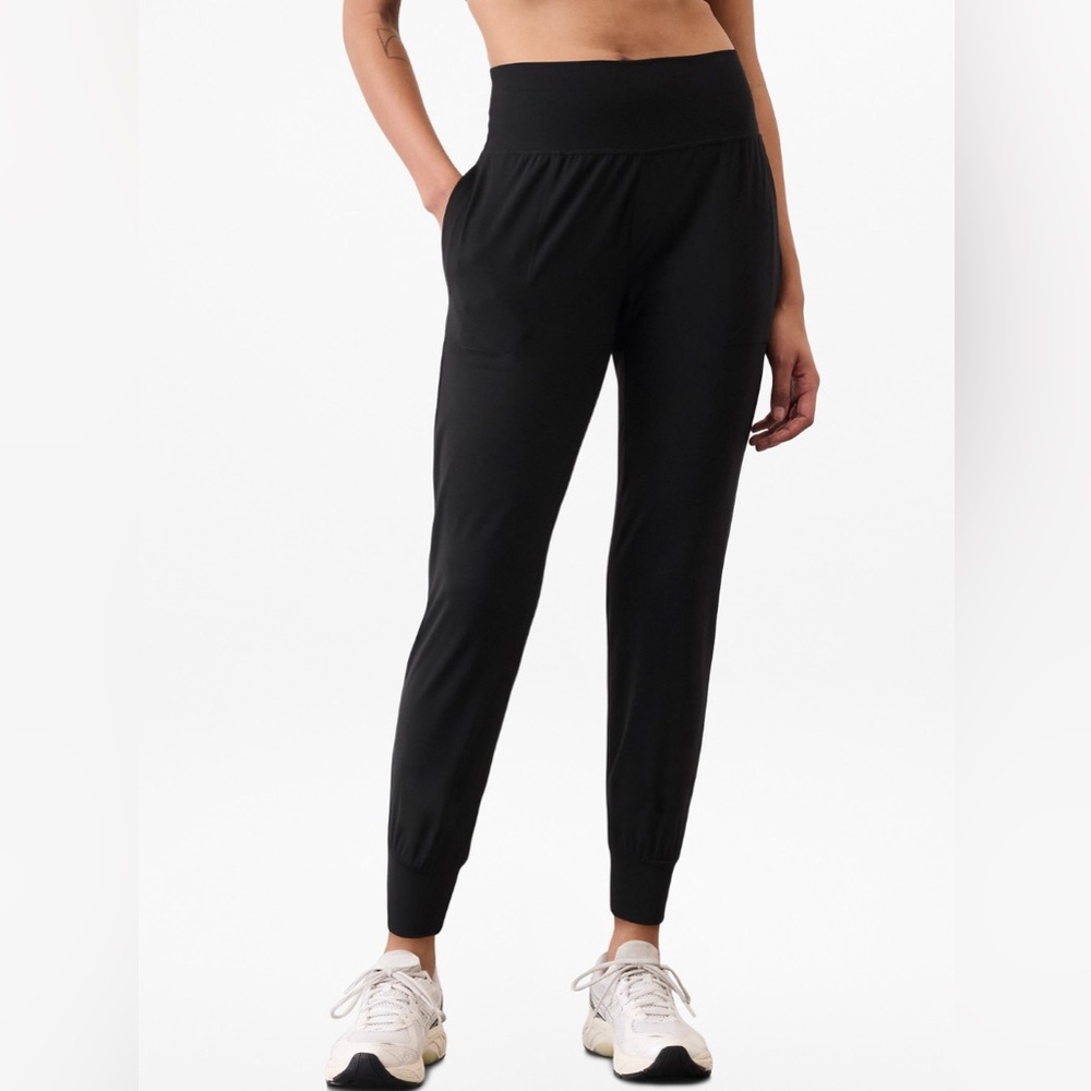 Salutation Stash Joggers